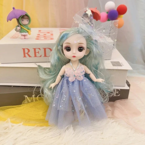 D O L LWI T H M U S I C AN D F E E D I N GBO T T E L