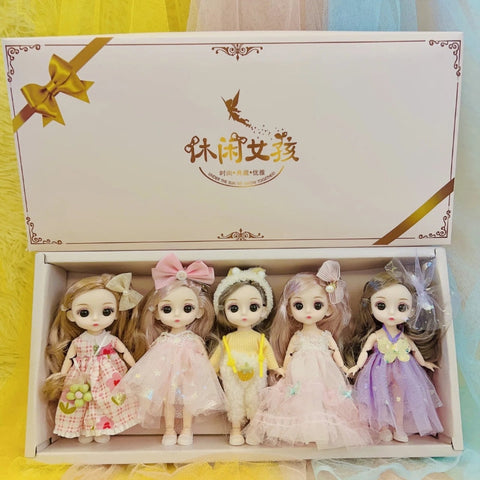 D O L LWI T H M U S I C AN D F E E D I N GBO T T E L